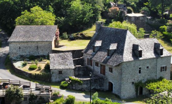 Near Conques, house with character overlooking the Lot valley