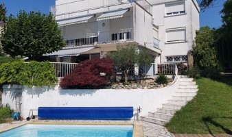 villa contemporaine avec piscine sur les hauteurs de FIGEAC
