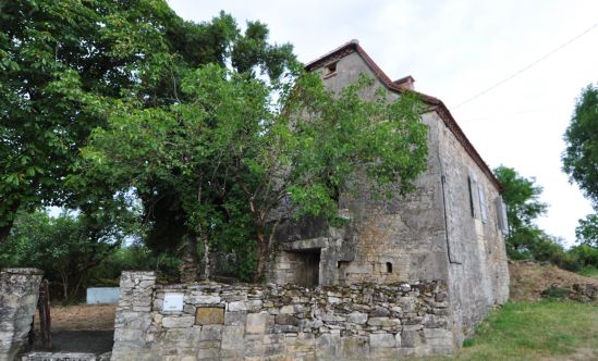 Maison de village, en pierre, sur terrain de 900 m² avec vue